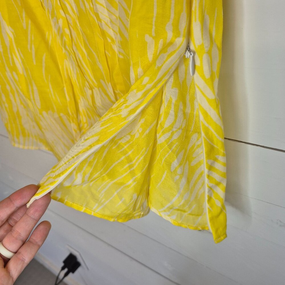 Ann Taylor Yellow Sleeveless Blouse L Cotton/Silk Blend Tropical Print Lightweig - Picture 4 of 6